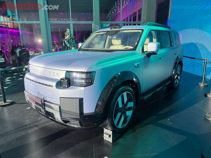 Bertubuh bongsor dengan panjang lebih dari 5 meter