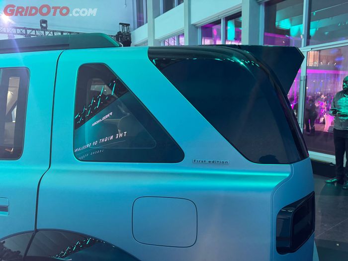 Desain pilar C miring khas Freelander