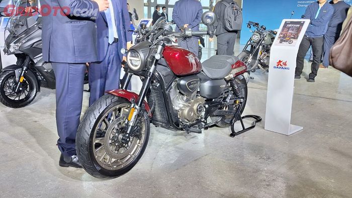 Dayang LCV 450, motor bergaya cruiser dengan konfigurasi mesin V