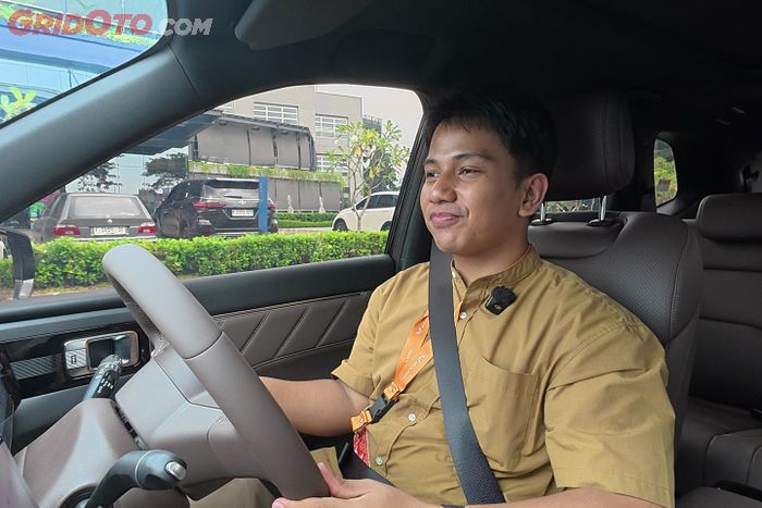 Di balik kemudi Wuling Eksion rasanya seperti naik SUV betulan.