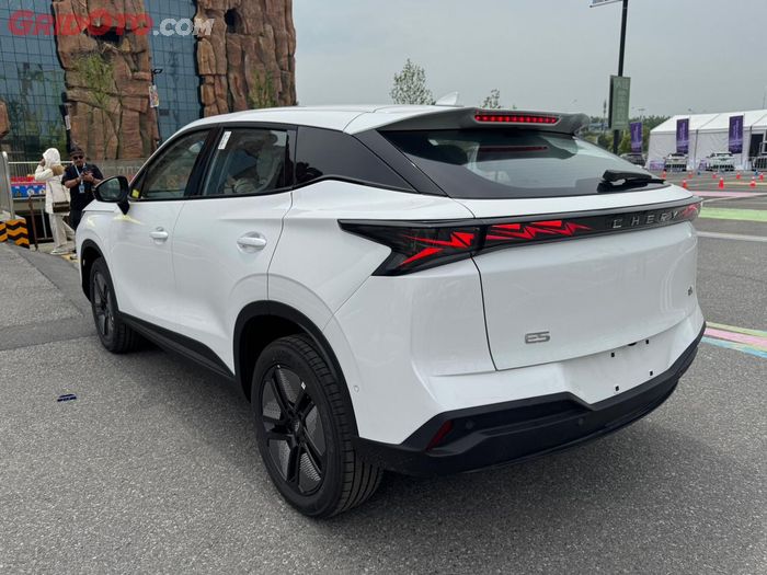 Tampak belakang lebih simpel tapi atraktif