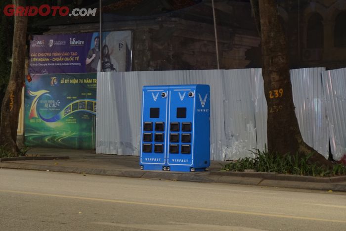 Salah satu kabinet battery swap VinFast di Hanoi.