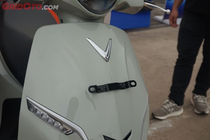 Contoh dudukan plat nomor untuk VinFast Evo spek Indonesia.