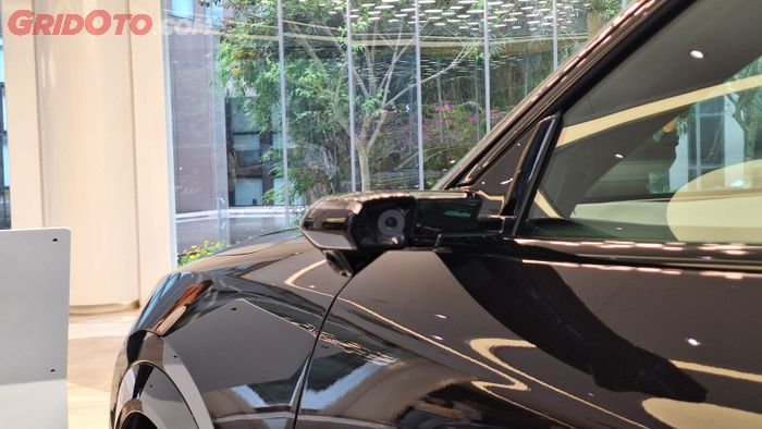 Kaca spion Mazda EZ-60 atau CX-6e digantikan dengan kamera 