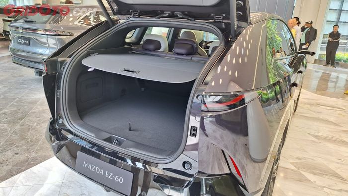 Area bagasi Mazda EZ-60 alias CX-6e