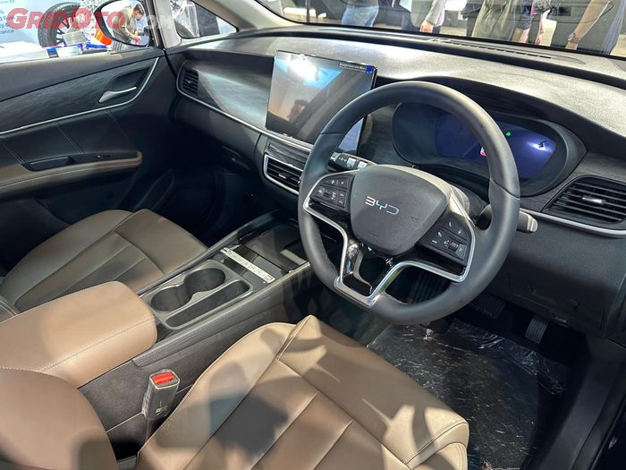 Interior BYD M6 DM