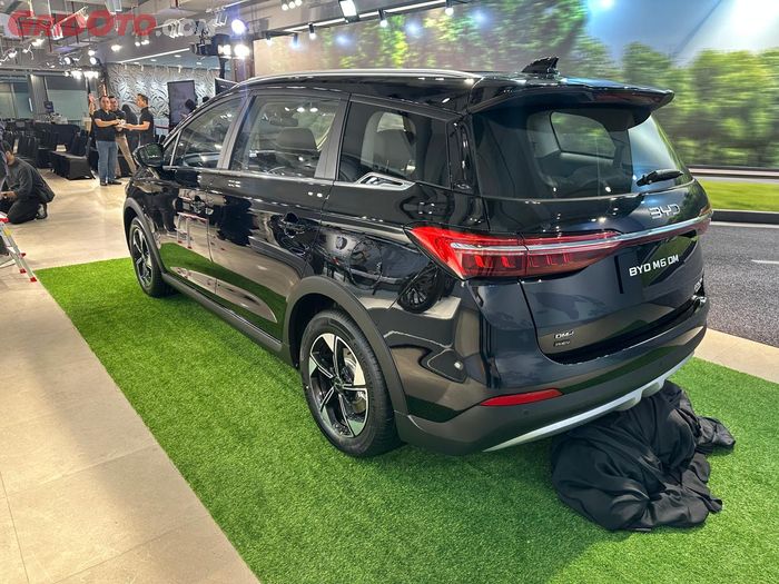 BYD M6 DM 2026