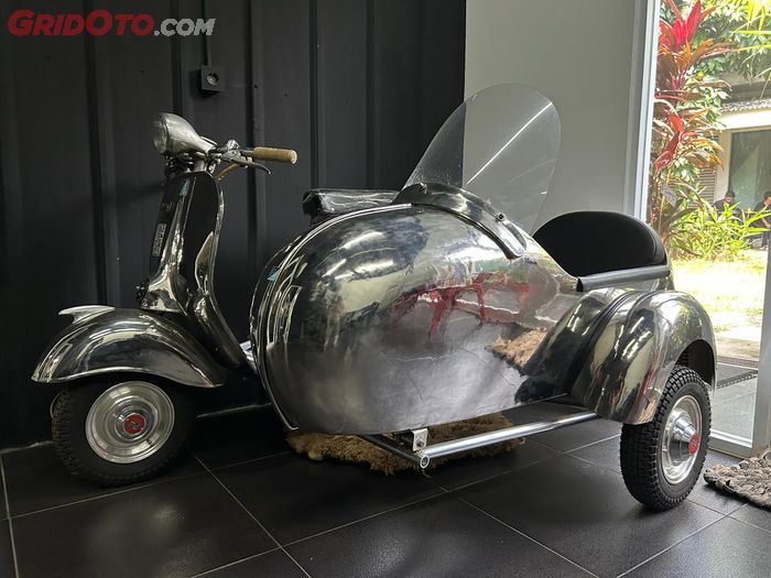 Sespan Vespa klasik dengan bahan stainless steel dibuat bengkel Scooter99