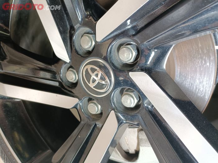 Mur roda ada 3 jenis yaitu flat seat, tapper seat dan speherical seat 