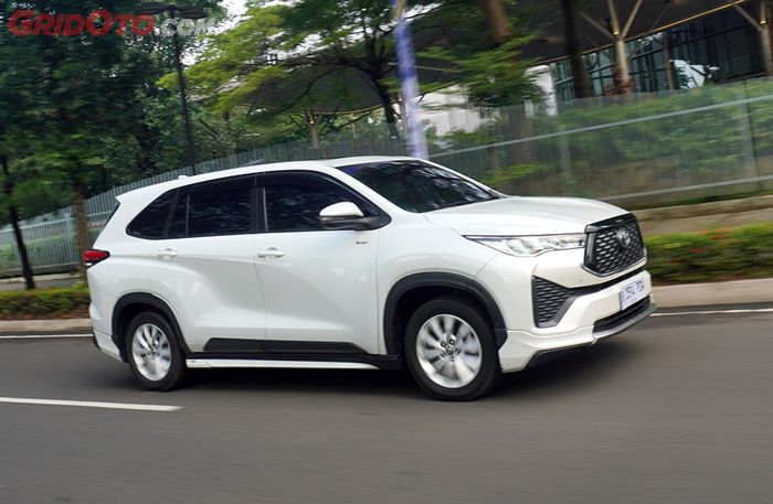 Innova Zenix mengusung mesin M20A-FXS untuk varian hybrid-nya. Volume silindernya 1.987 cc, 4 silinder segaris, Dual VVT-I.