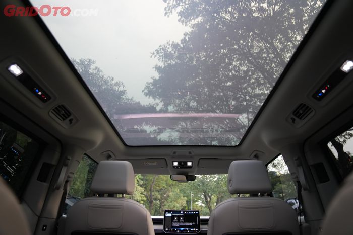 Panoramic glass roof VW ID. Buzz dengan teknologi electrochromic