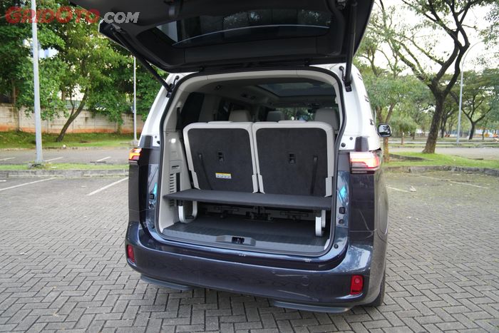 Jok baris ketiga dan separator bagasi VW ID. Buzz yang bisa dilepas