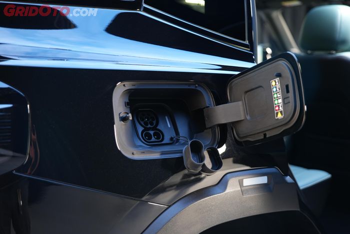 Jetour T1 i-DM dengan port charger AC Type 2 dan DC CCS2