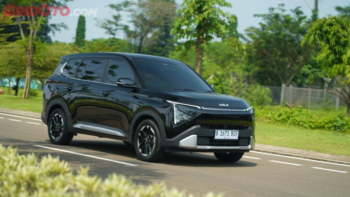 Kia Carens Signature iVT bisa melaju semi otonom