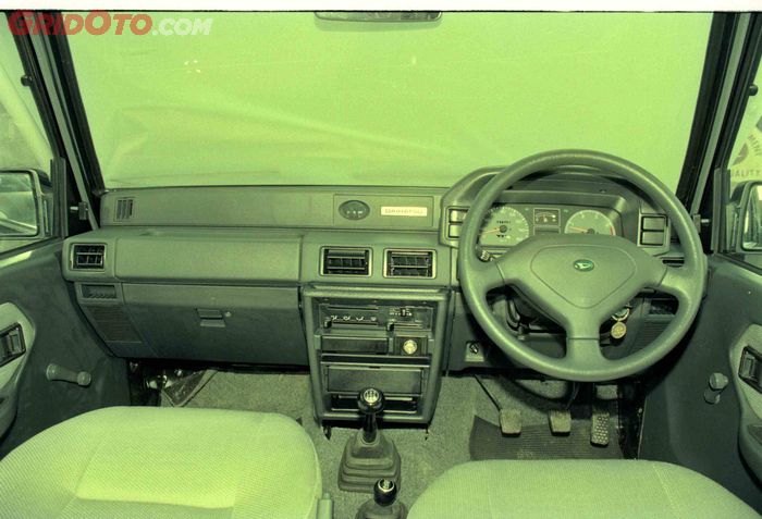 Interior Daihatsu Taft Rocky IFS 1996