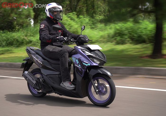 Posisi berkendara yang ideal saat menggunakan motor matic