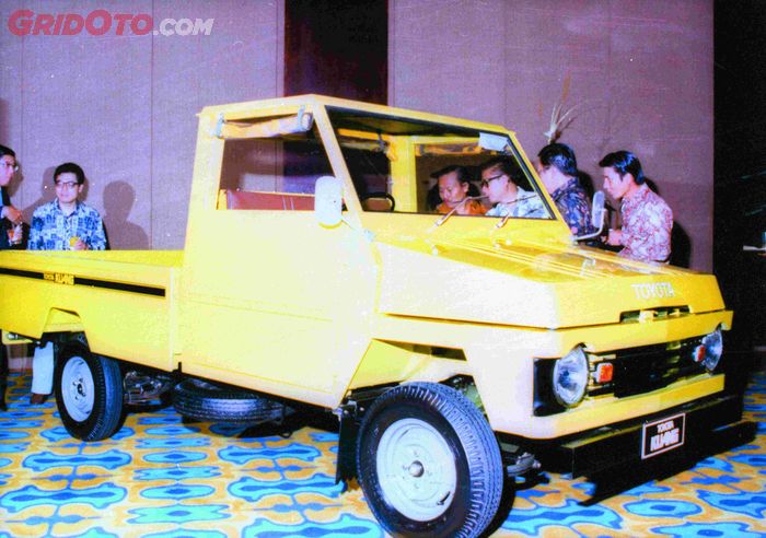 Toyota Kijang saat diluncurkan di Indonesia pada 9 Juni 1977 