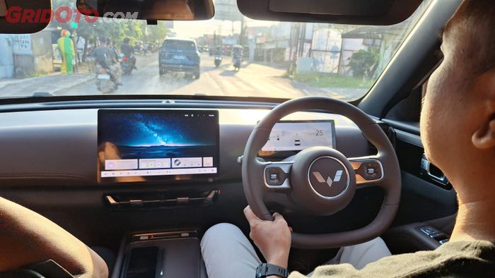 Dalam mode EV, Wuling Eksion PHEV dapat berjalan hingga 125 km 