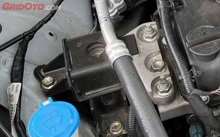 Getaran Mesin Mobil Saat Idle Bisa Berasal dari Engine Mounting