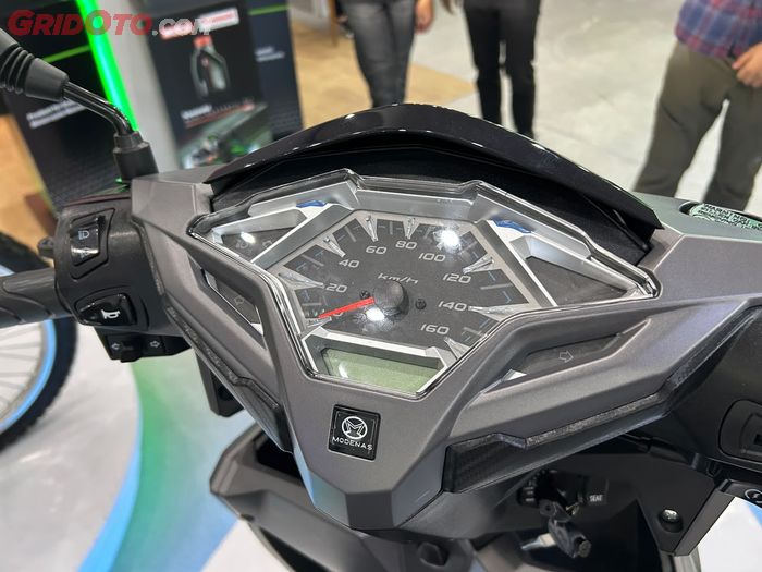 Panel indikator menggabungkan sistem analog dengan digital