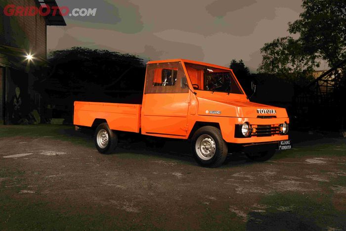 Toyota Kijang generasi pertama atau Kijang Buaya yang pakai mesin 3K