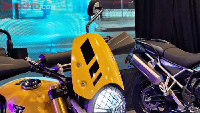 Triumph Scrambler 400XC kini mengunakan high fly screen 