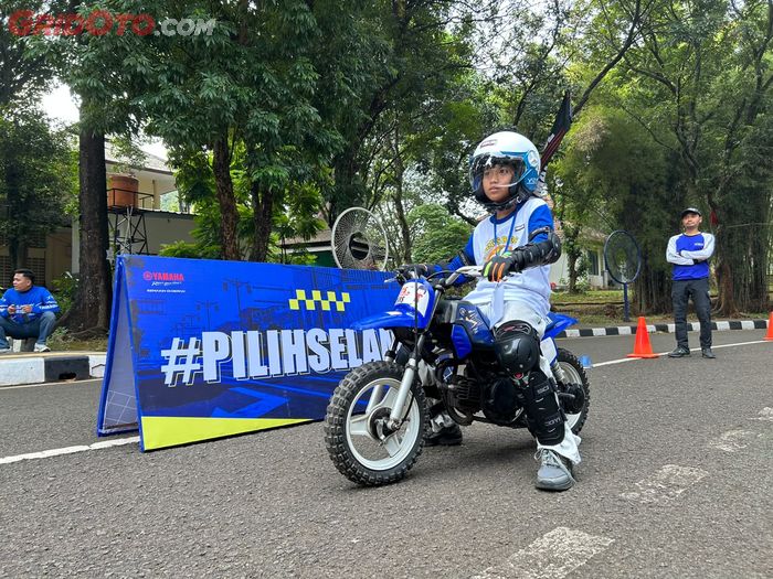 Di Yamaha Safety Riding Day 2026 ada sesi untuk anak-anak mencoba langsung Yamaha PW50 yang didesain khusus untuk anak-anak