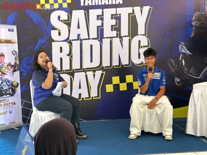 Anak-anak yang datang ke Yamaha Safety Riding Day 2026 juga berkesempatan ketemu dan berbincang langsung dengan pembalap Yamaha, Aldi Satya Mahendra