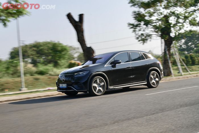 Mobil listrik Mercedes-Benz EQE 350 SUV berpotensi menempuh jarak hingga 700 km