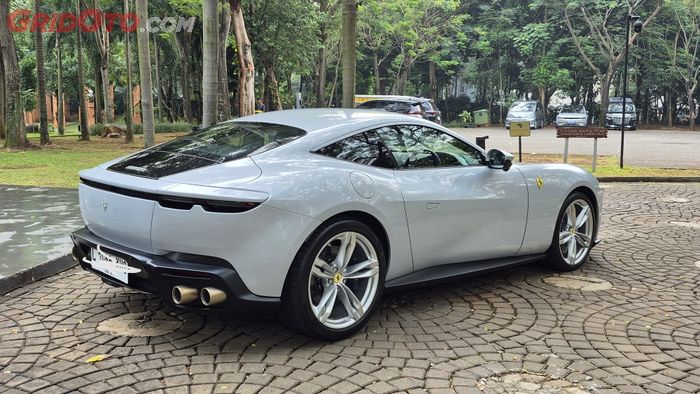 Tampak samping Ferrari Amalfi