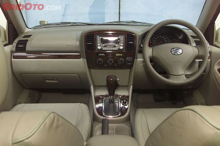 Interior Suzuki Grand Escudo XL-7