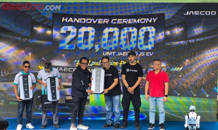 Seremonial penyerahan 20.000 unit JAECOO J5 EV