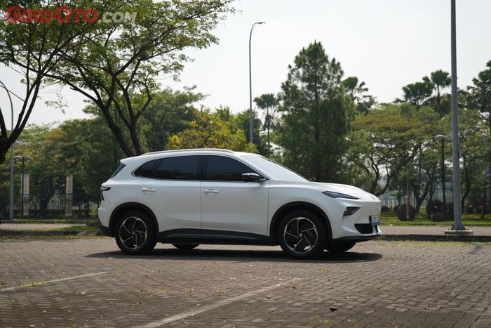 Siluet bodi MGS5 EV terlihat sporty dan atletis