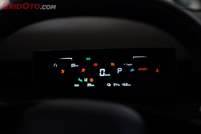 Kluster instrumen utama Lepas E4 EV.