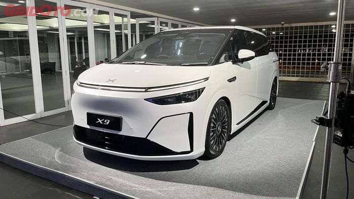 Xpeng X9 facelift 