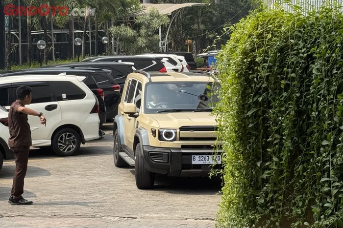 Diduga kuat model iCar V27 yang terpergok di kawasan Sunter, Jakarta Utara