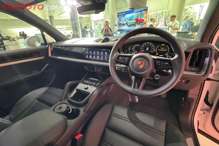Interior Porsche Cayenne dengan Sport Chrono Package
