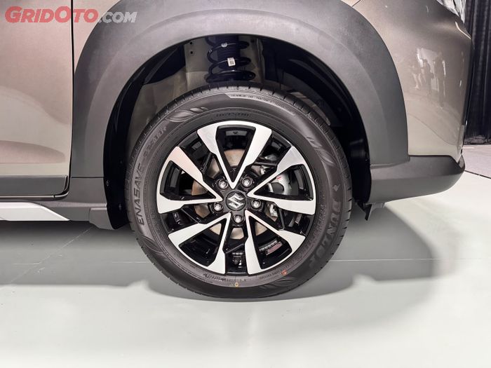 Velg polished alloy pada Beta Hybrid dan Zeta