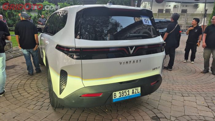 Tampilan belakang VF MPV 7