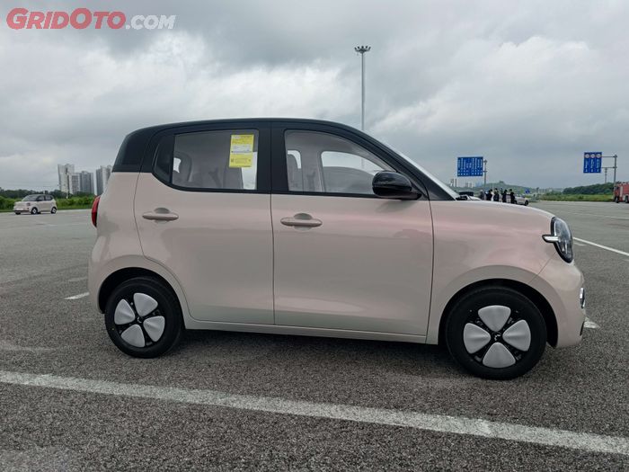 Wuling Aira EV ini sudah dilengkapi 4 pintu