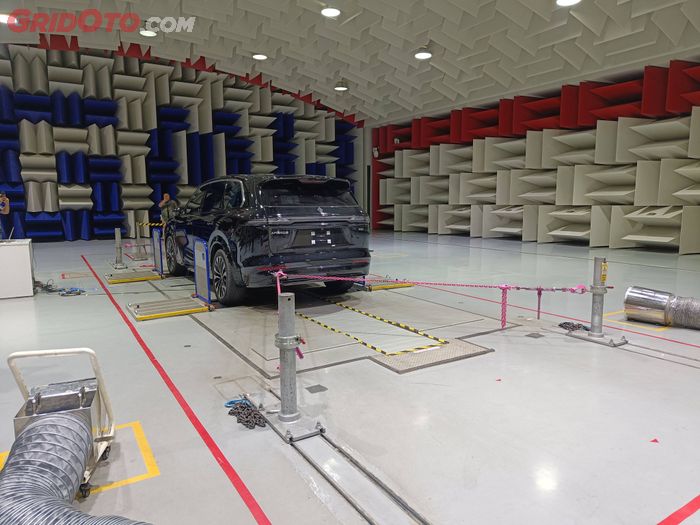 Ilustrasi mobil di laboratorium NVH SGMW Wuling