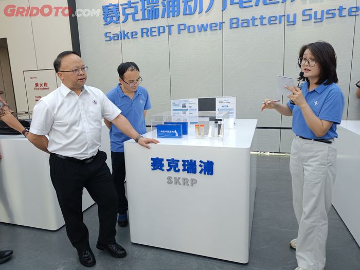 Shi Guoyong selaku General President SAIK TECH Company perakitan baterai Wuling
