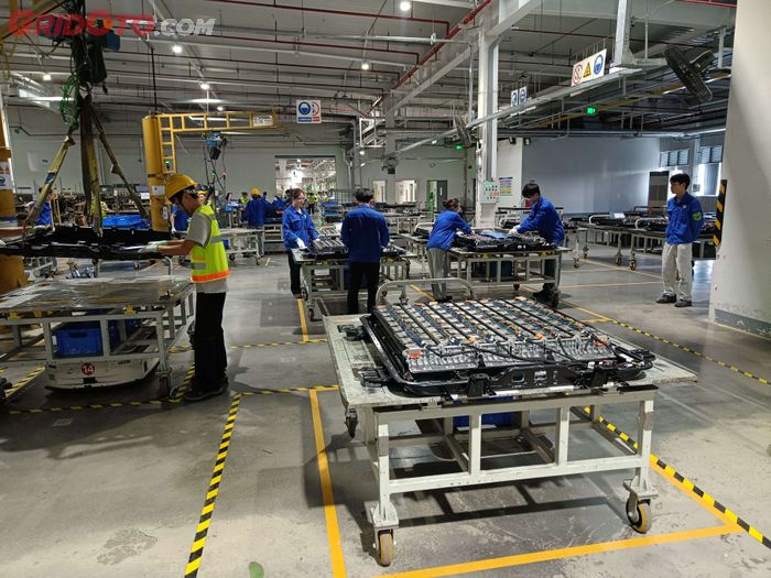 Line perakitan baterai SGMW Wuling, China