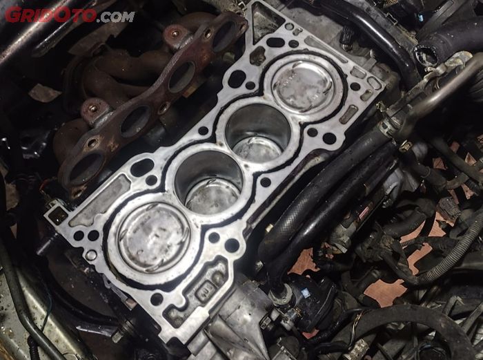 Overheat Bisa Merusak Head Silinder Mobil, Ini Penjelasannya