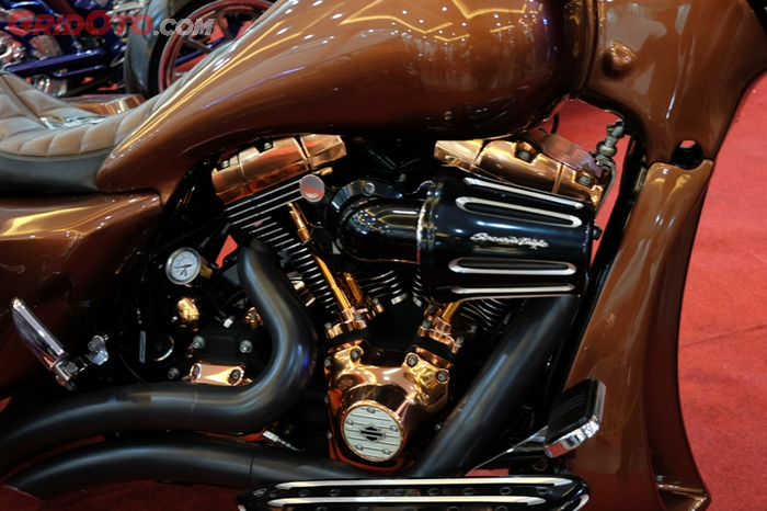 Foto Harley Davidson dengan berbagai part kustom asli Amerika.