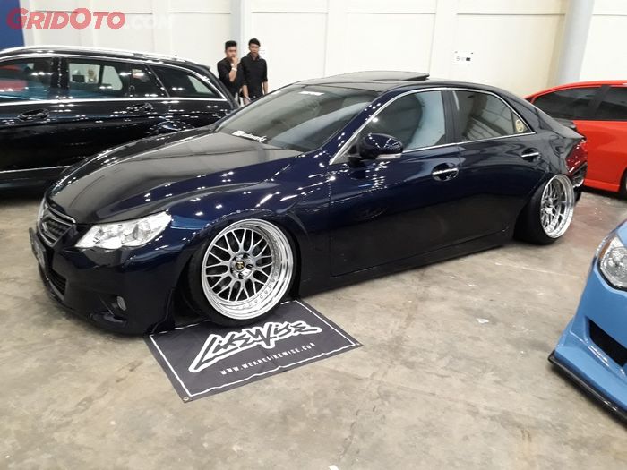 Toyota Mark X Bergaya VIP