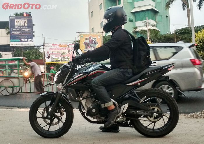 Riding position untuk rider 168 cm pun masih nyaman