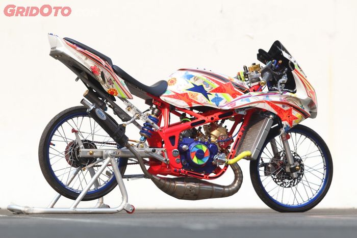 Kawasaki Ninja 150RR bergaya racing look milik Nur Hidayat