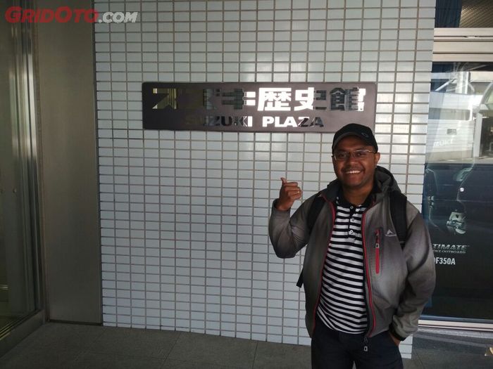 Ivan Casagrande, editor Gridoto.com dalam kunjungannya ke Museum Plaza Suzuki