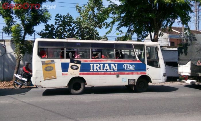 Bus tua milik perusahaan rokok lokal di Solo yang punya trayek Solo - Irian Jaya PP